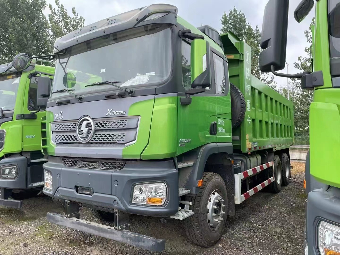 Chinese Truck 6x4 X3000 Truck Brand New Shacman Tractor Trucks in Dubai
