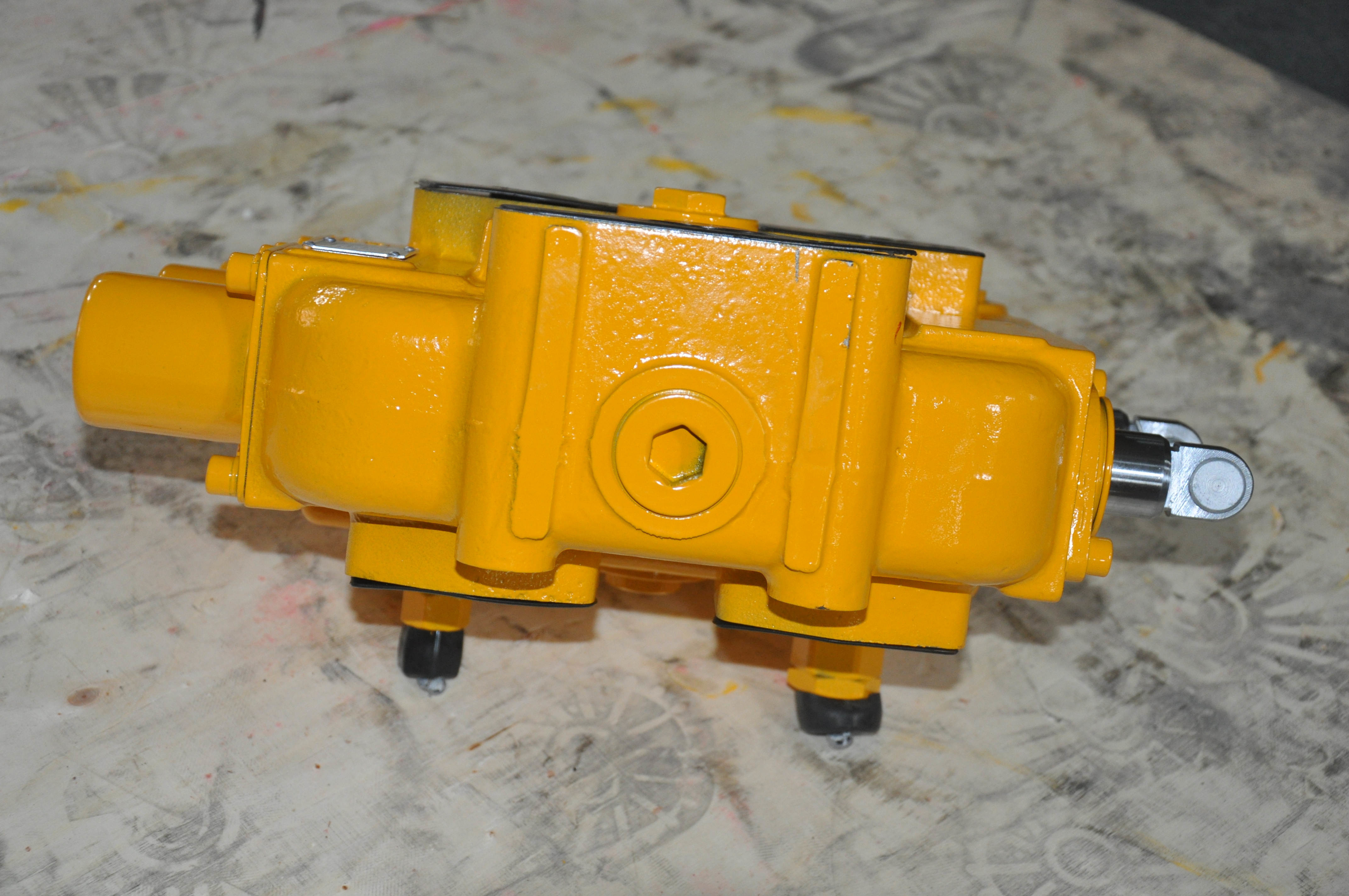 Rust Resistant 12C2143 Hydraulic Control Valve Wheel Loader Spare Parts