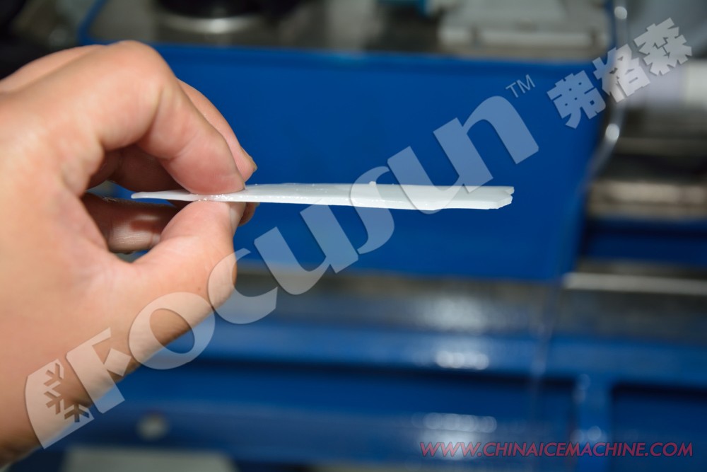 3 Ton Flake Ice Machine for Seawater 1.5mm-2.5mm Ice Size 16KW Voltage Small Capacity