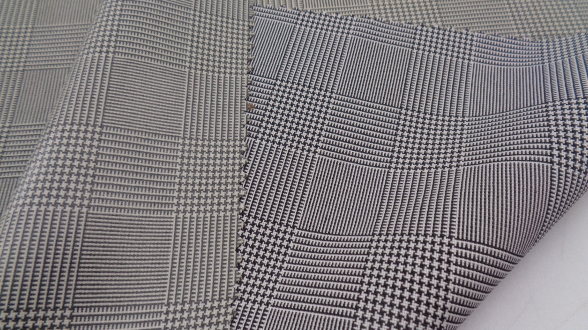 Windproof TPU Coated Plover Bird Cube Polyester Jacket Fabric 212G