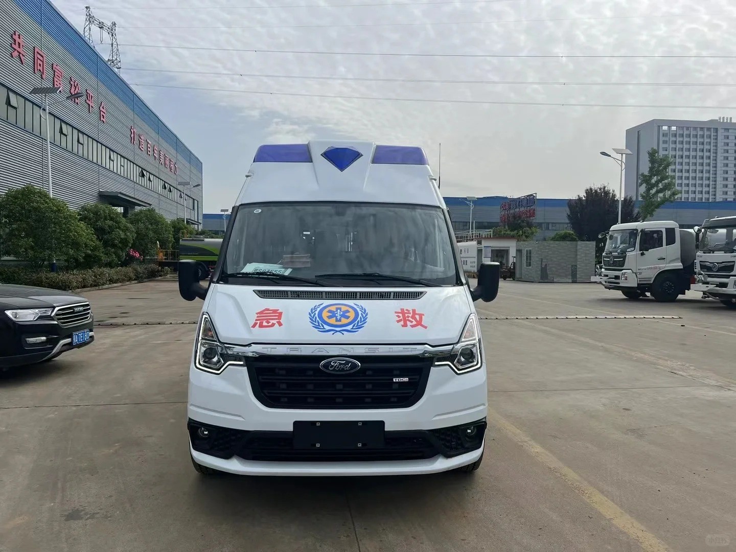 FORD High Roof Ambulance Multi-Function Monitoring Ambulance