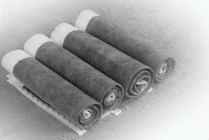 Disposable Pet Training Pads with Super Absorbent Bamboo Charcoal and Adhesive Sticker