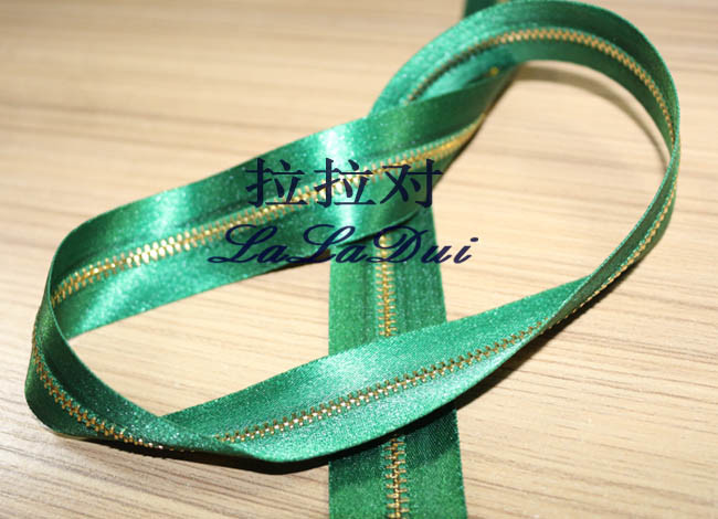 Silk Ribbon Coats And Clark Invisible Zippers , Long Chain Separating Zippers For Jackets