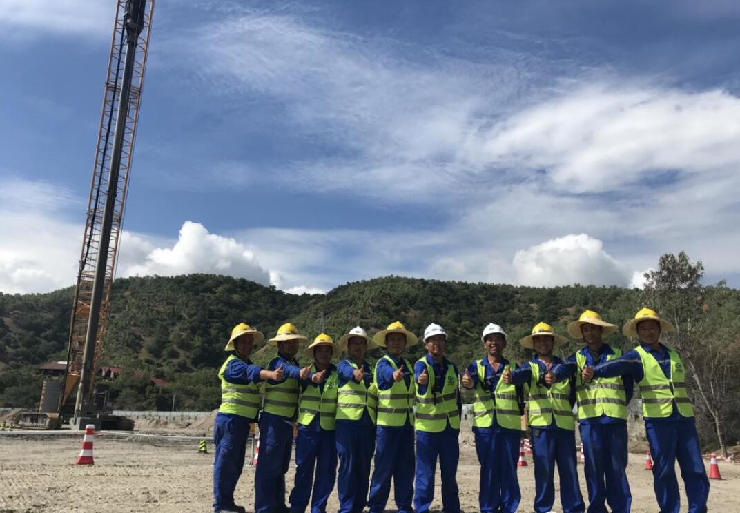 Bottom Feed Vibroflot Equipment Walking Pile Frame Type For Silt Clay Soft Soil Improvement