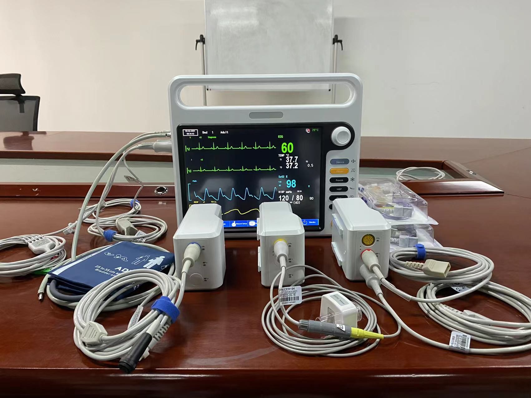 Hospital Electronic Vital Sign Monitors 12.1 Inch For ICU Cardiac Monitoring