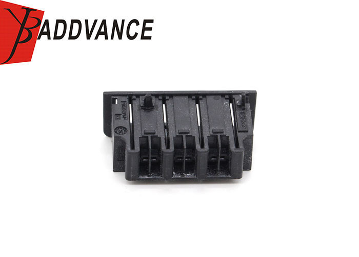 2333989-1 Black Male Auto Electrical Wire Harness Connector Housing 6 Pin
