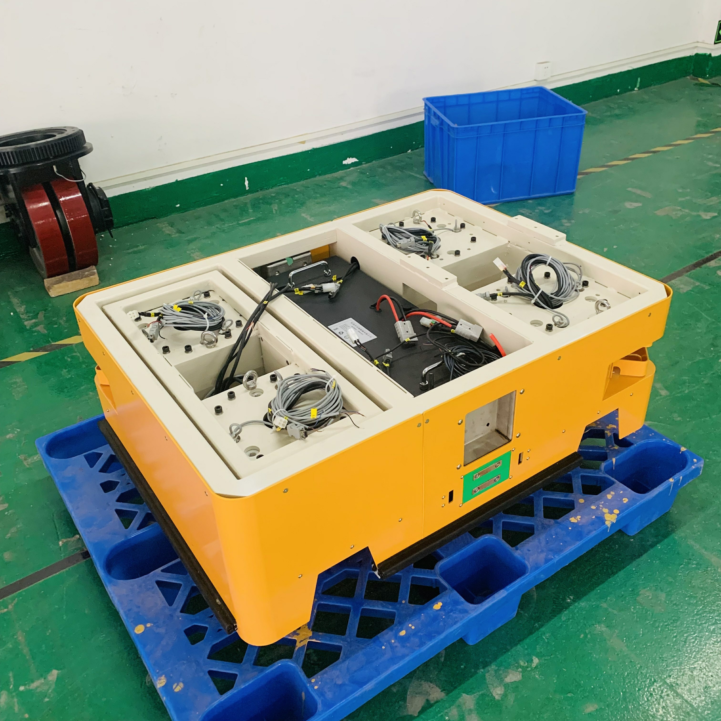 DC24V Multifunctional AGV Chassis Robot Platform Chassis With Driving System