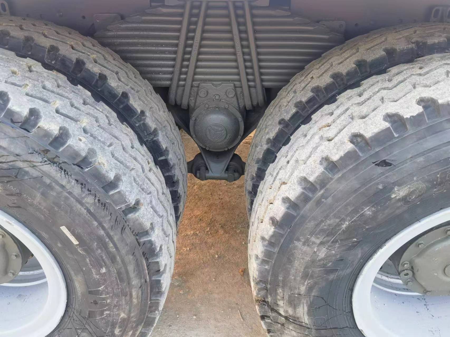 Affordable Refurbished Sinotruk Howo 375HP 6x4 Dump Truck with Manual Transmission