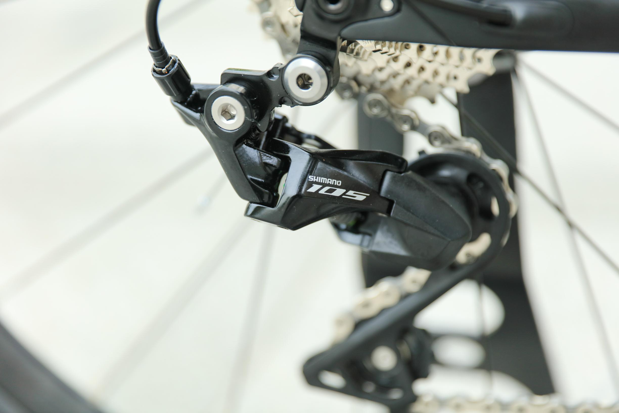 Race Roadbike Cycle with Disc Brake and Carbon Fibre Fork OEM 21 Speed MTB Mountain Bicycle