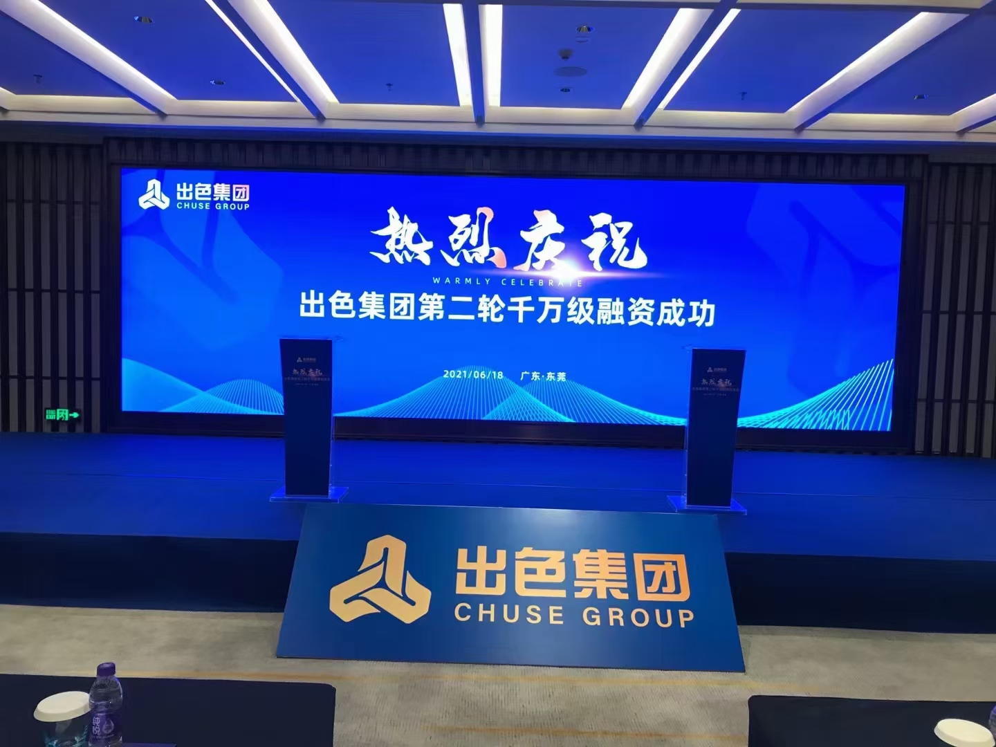 Indoor Fixed Fine Pixel Pitch Led Display Video Wall P0.9 P1.2 P1.5 P1.8