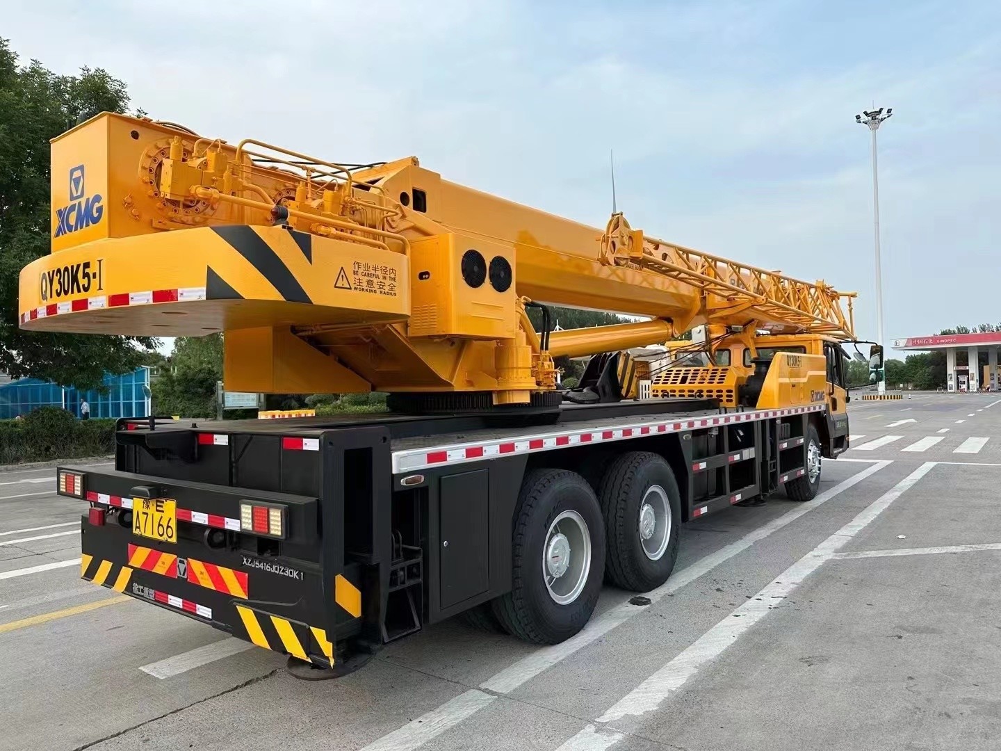 Chinese famous brand XCMG 25 Ton 30n TON 50 Ton 70 Ton 100 ton mobile truck crane for sale