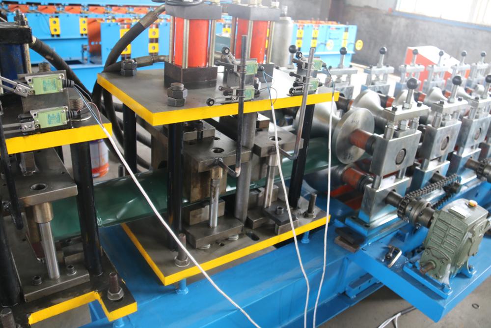 CE Ridge Cap Roll Forming Machine Cr12 Hydraulic Cutting