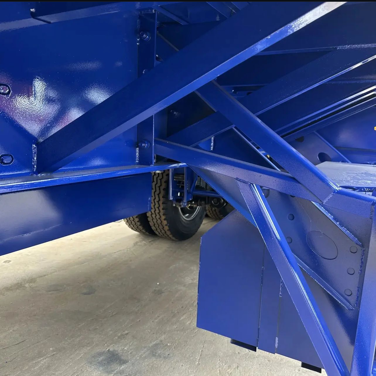 CIMC New 3-Axle Flatbed Skeleton Semi-Trailer Steel Container Truck with Wabco Brake System