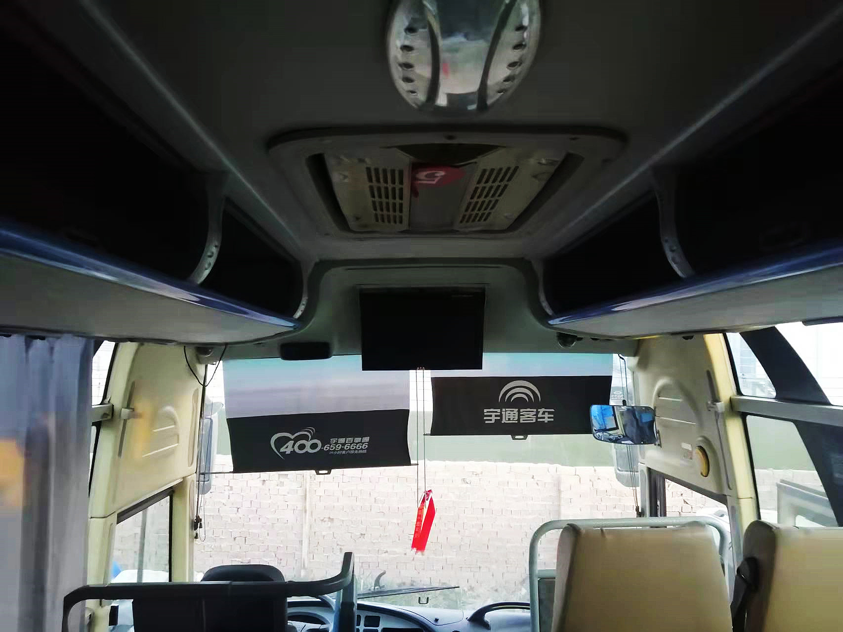49 Seats 2014 Year Used Bus Zk6110 Double Door Yutong Used Coach Company Commuter Bus