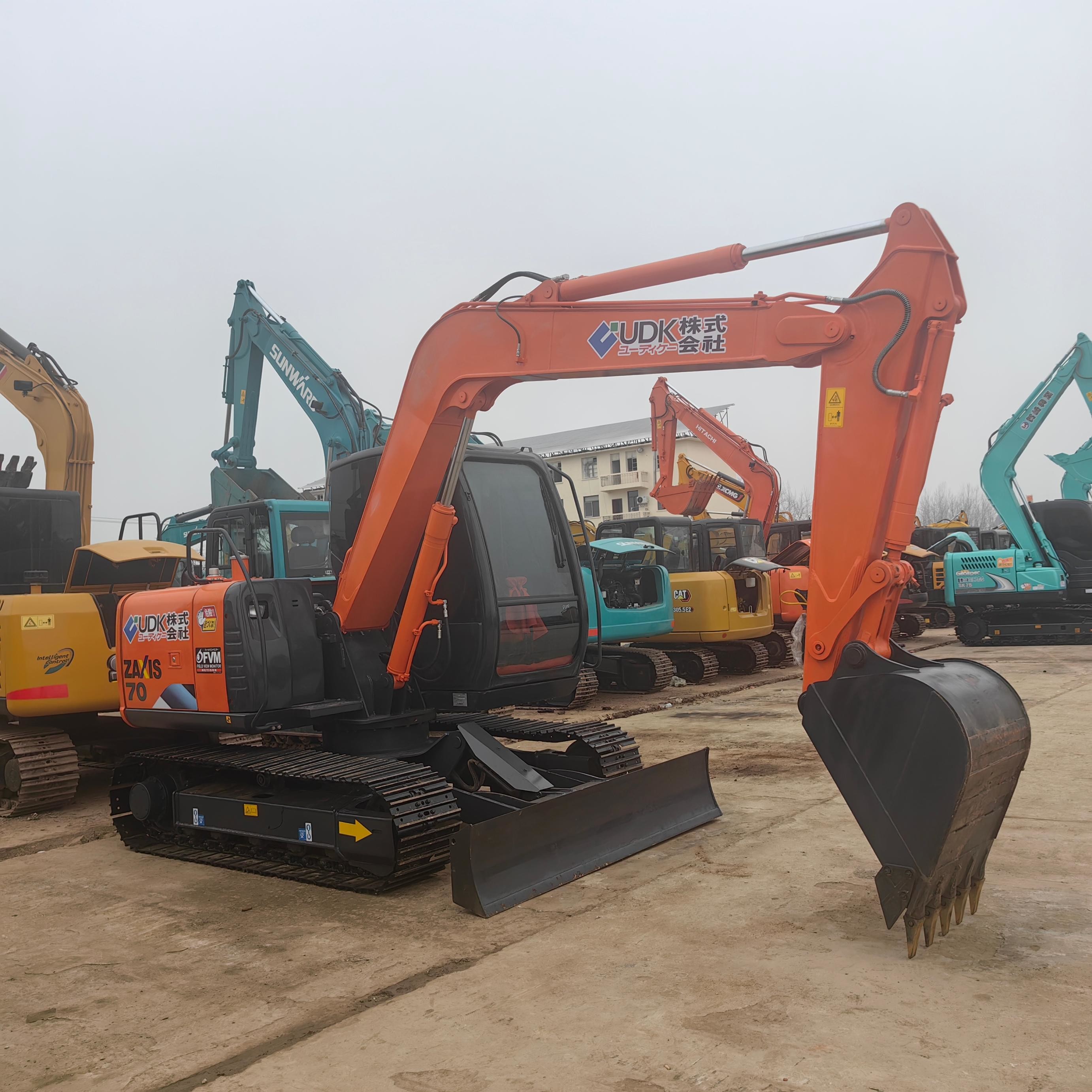Japan Brand Used Hitachi Zx 70 Excavator 7 Ton Secondhand Crawler Digger For Home Using、