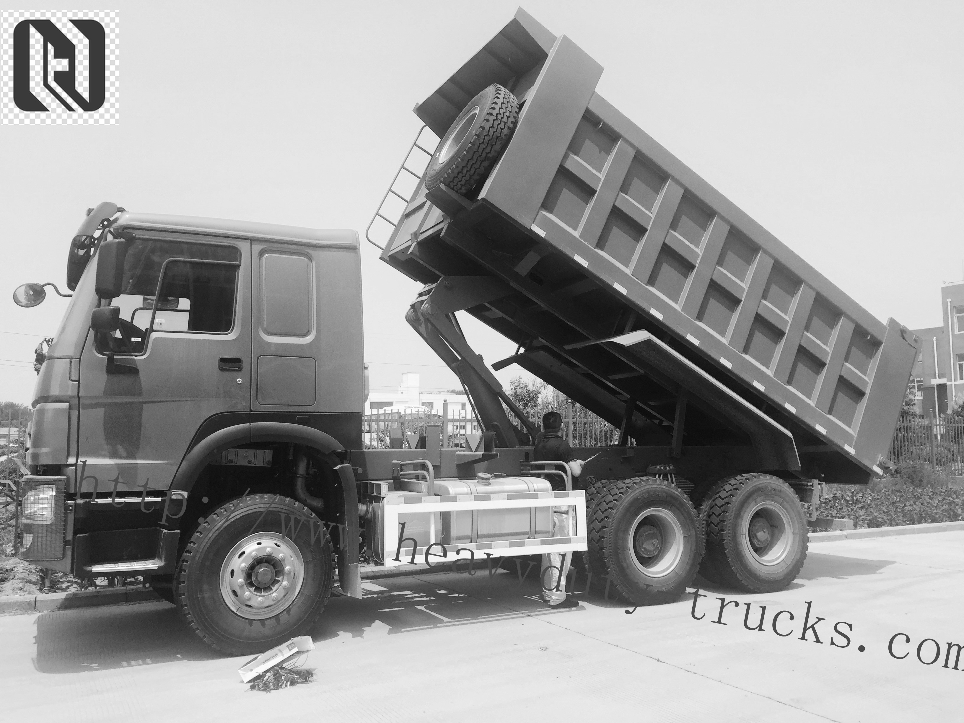 LHD 6X4 SINOTRUK HOWO Tipper Dump Truck Euro 2 336HP Engine HYVA Front Lifting