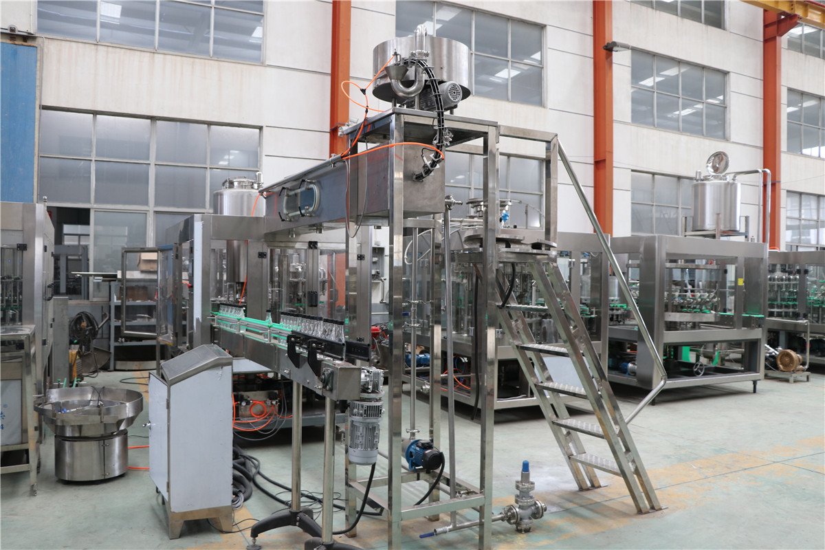 Piston Vacuum Milk Bottle Filling Machine Medium Size With Belt Conveyor
