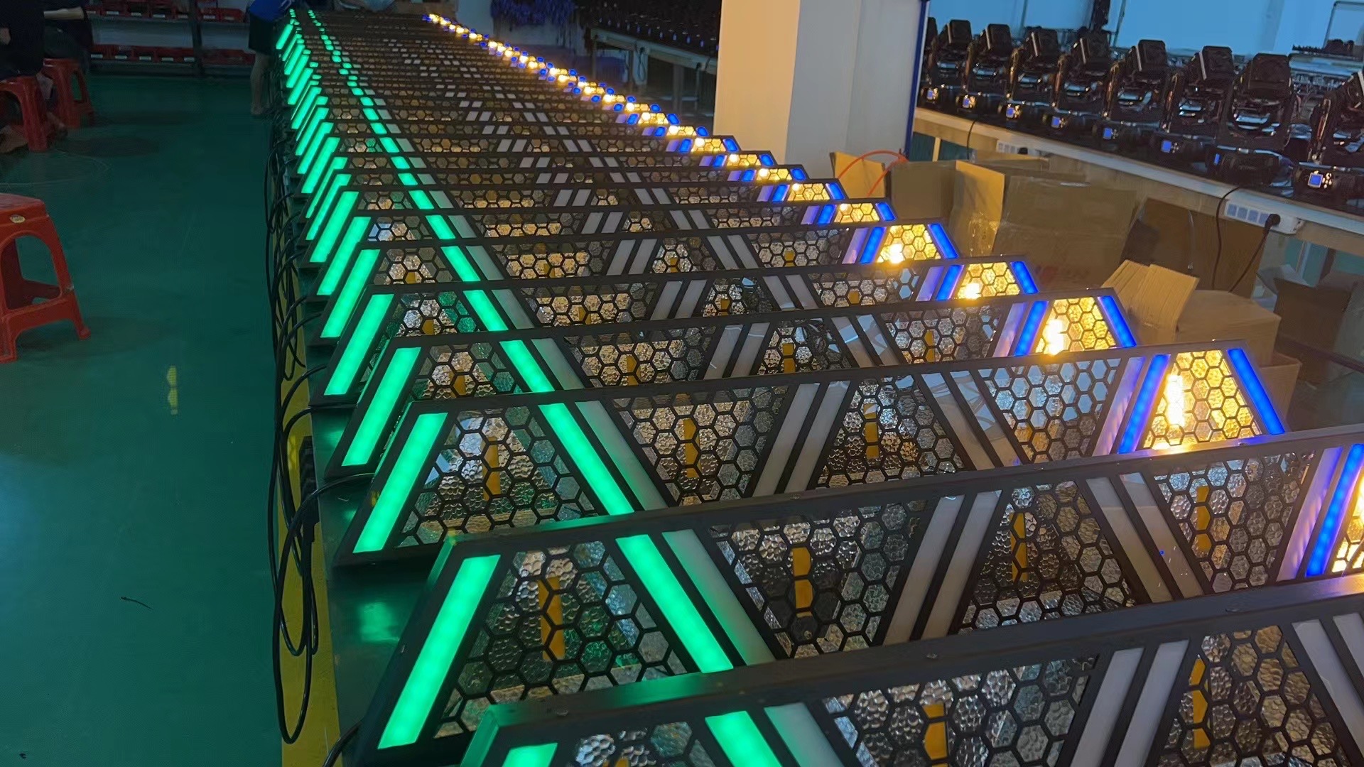 Stage Effect Lighting 60W RGBW DMX Par LED Light in -10 to 60C with Remote Controller