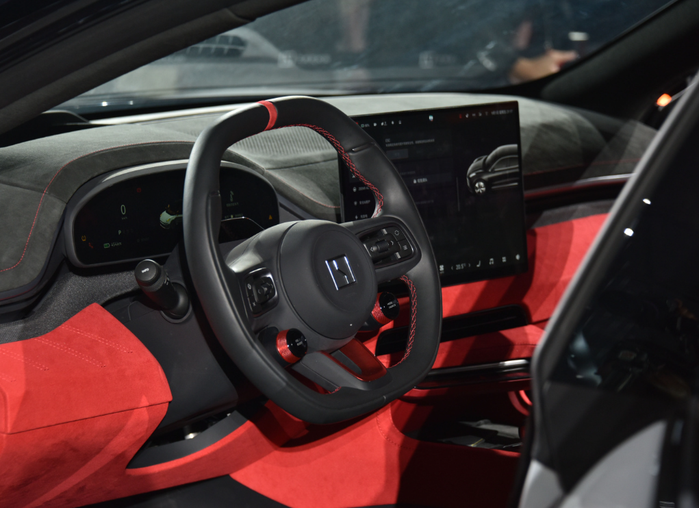 Customized Red/Blue Energy Vehicles Zeeker 001 Electric Cars with 616km Integrated Mileage