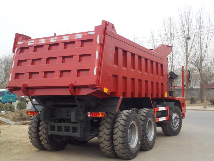 70 T Sinotruk Mining Dump Truck 6x4 30M3 10 Tires Tipper For Mine Work