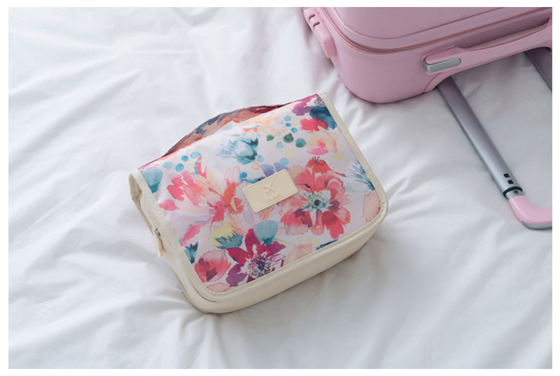Portable Flower Printing Polyester Hanging Travel Makeup Bag