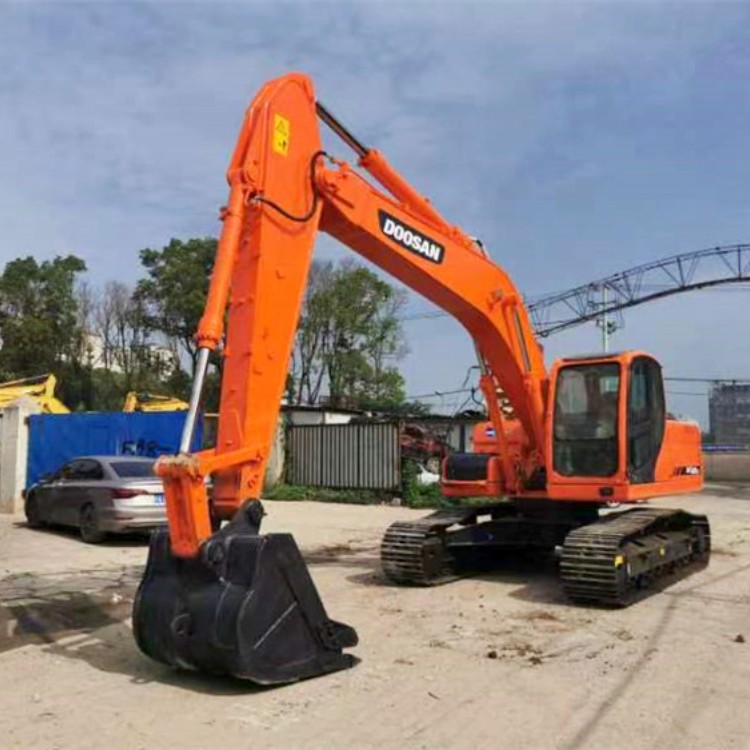 Powerful Doosan DX 225LC 2019 Excavator with 0.92 m3 Bucket Capacity and 166 kW Power