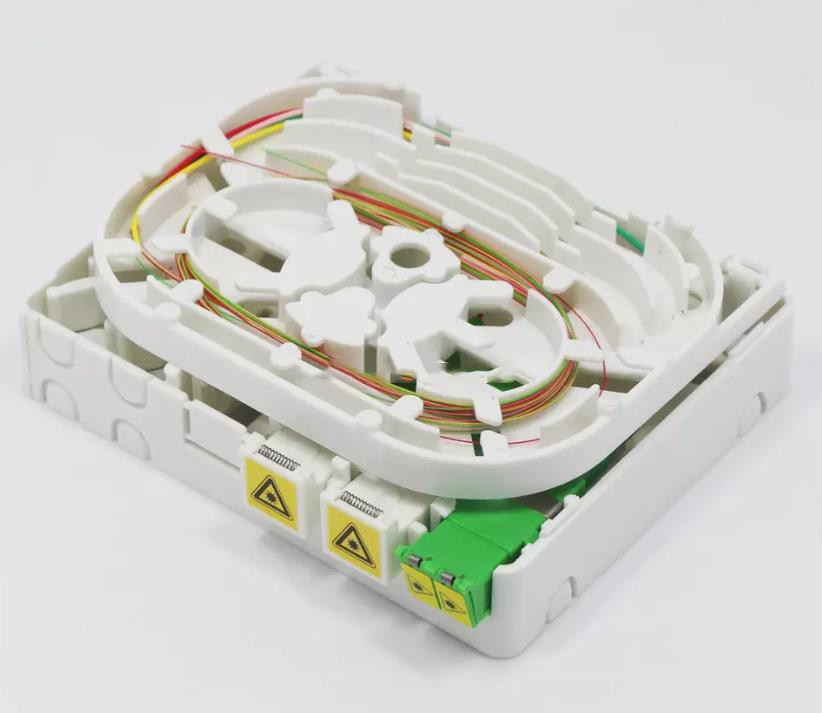 2 / 4 Ports FTTH Fiber Wall Outlet ABS PC Material With SC / LC Shutter Adapter