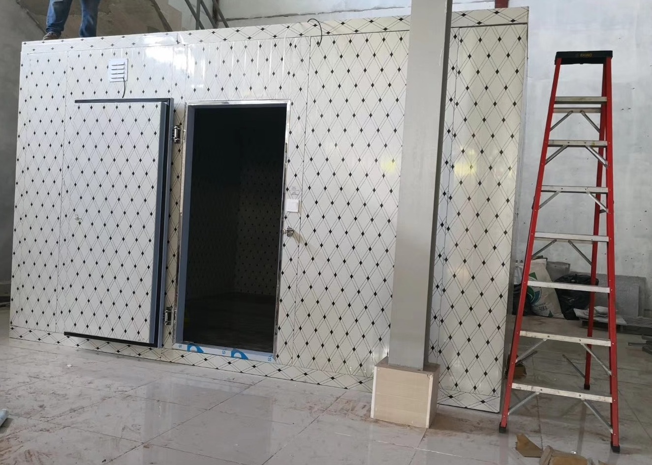 380V Walk In Cold Storage Room For Fish Meat Vegetable -20 ~ + 20 Degree Temperature