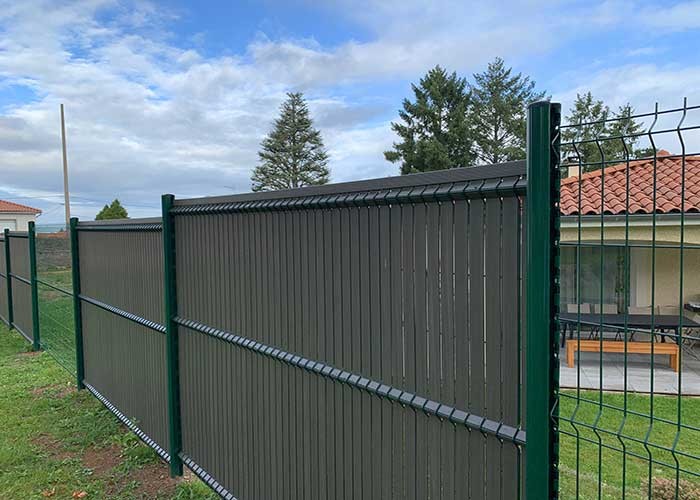 Height 3030mm Curve V Mesh Security Fencing With Peach Post