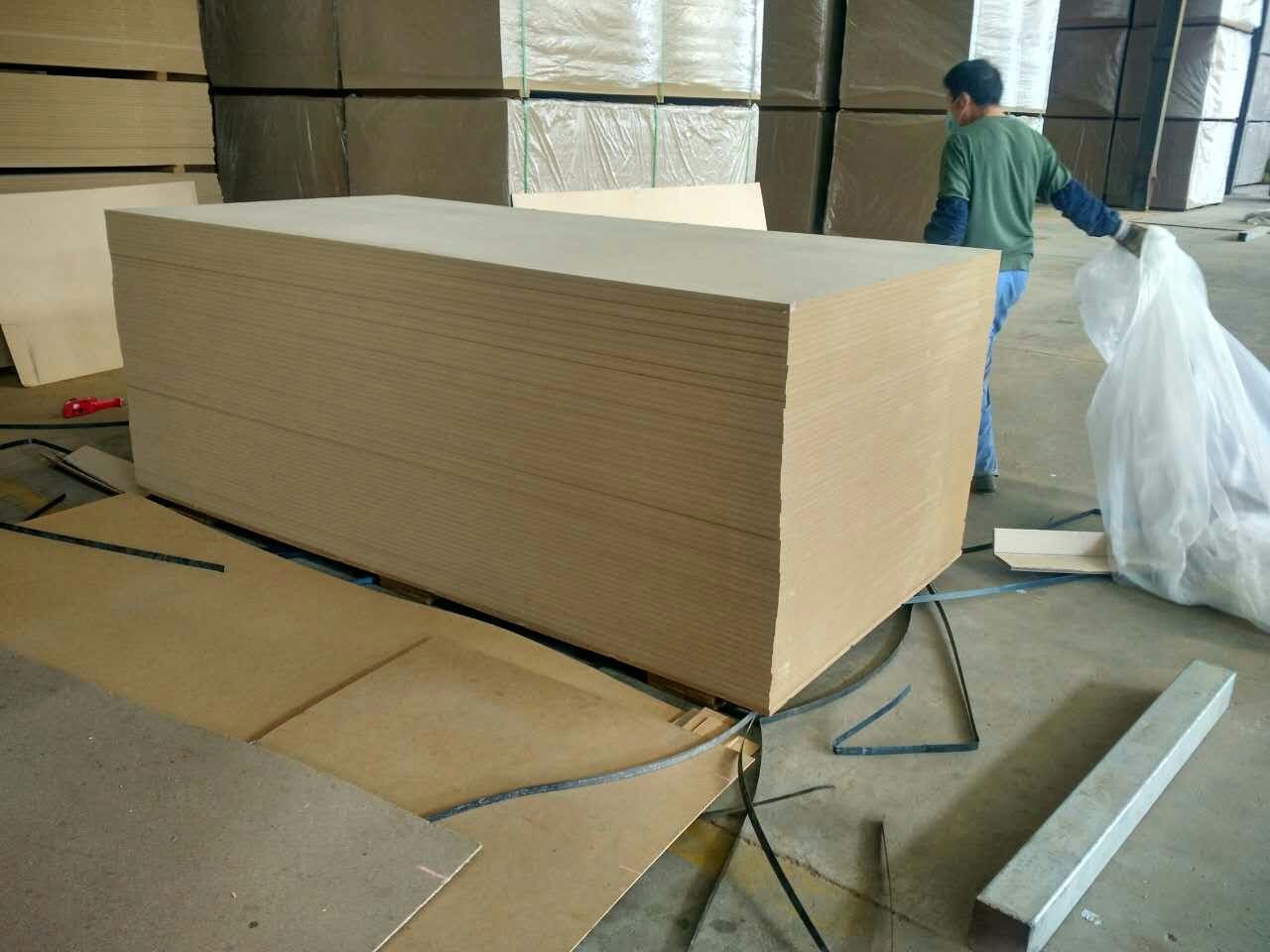 Furniture E0 Glue 12mm Thickness Raw MDF Board