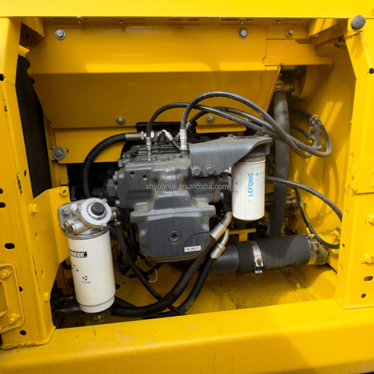 Excavating 22 tons of durable hydraulic track type PC Komatsu 220 second-hand excavator at a low price and selling well