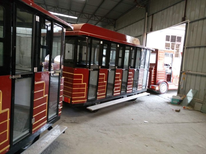 Customized Color Trackless Train Amusement Ride With FRP And Steel Material