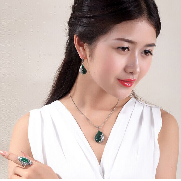 Vintage Jewelry 925 Silver Green Agate Marcasite Drop Pendant Necklace 18 Inches (JA1674GREEN)