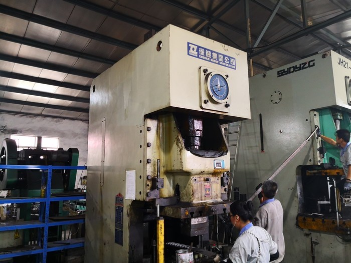 SGS Q235 Farm Door Bracket Welding Stamping Service