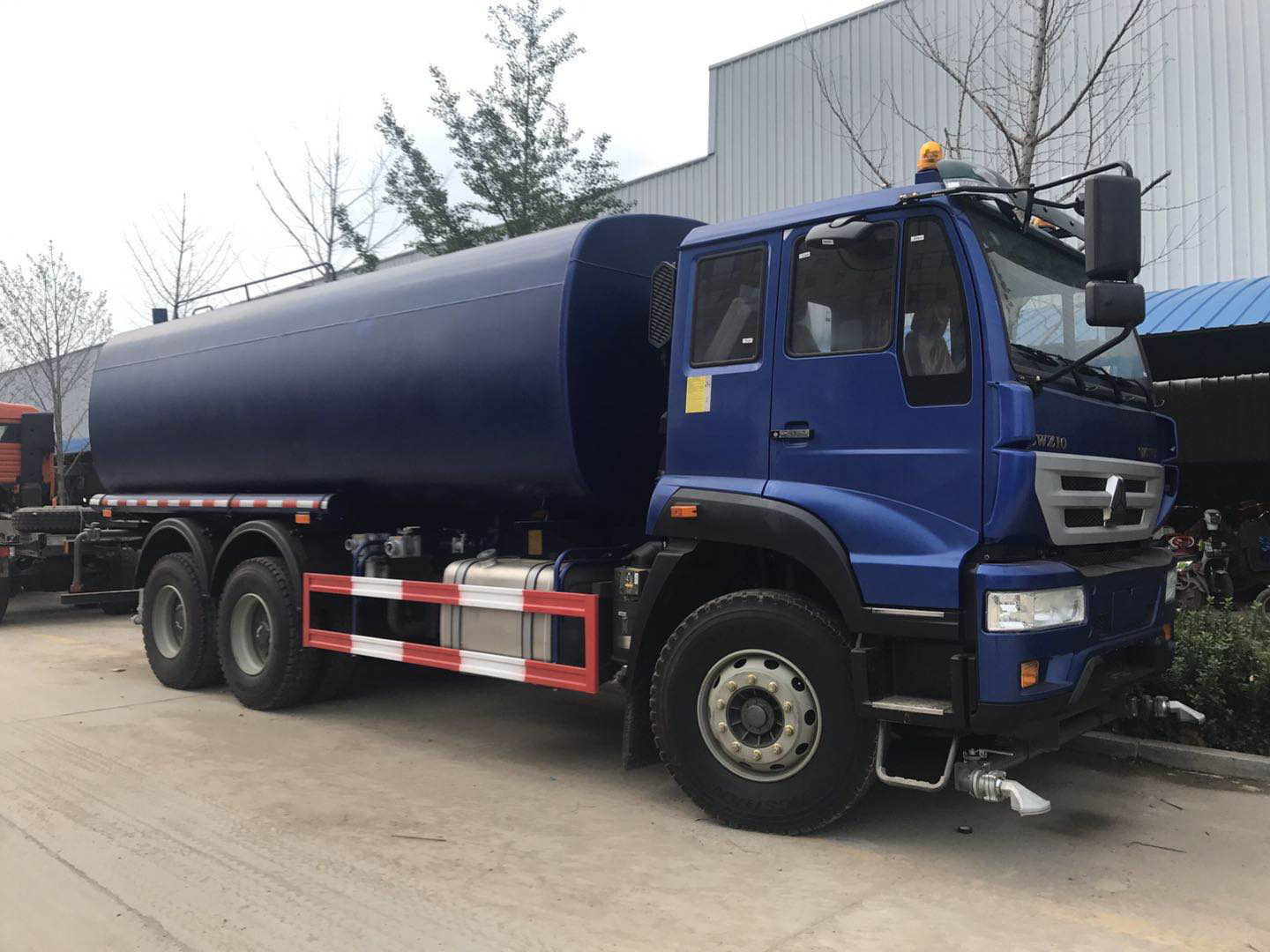 Sinotruk Howo 7 6x4 Q345B 20000L Water Spray Truck