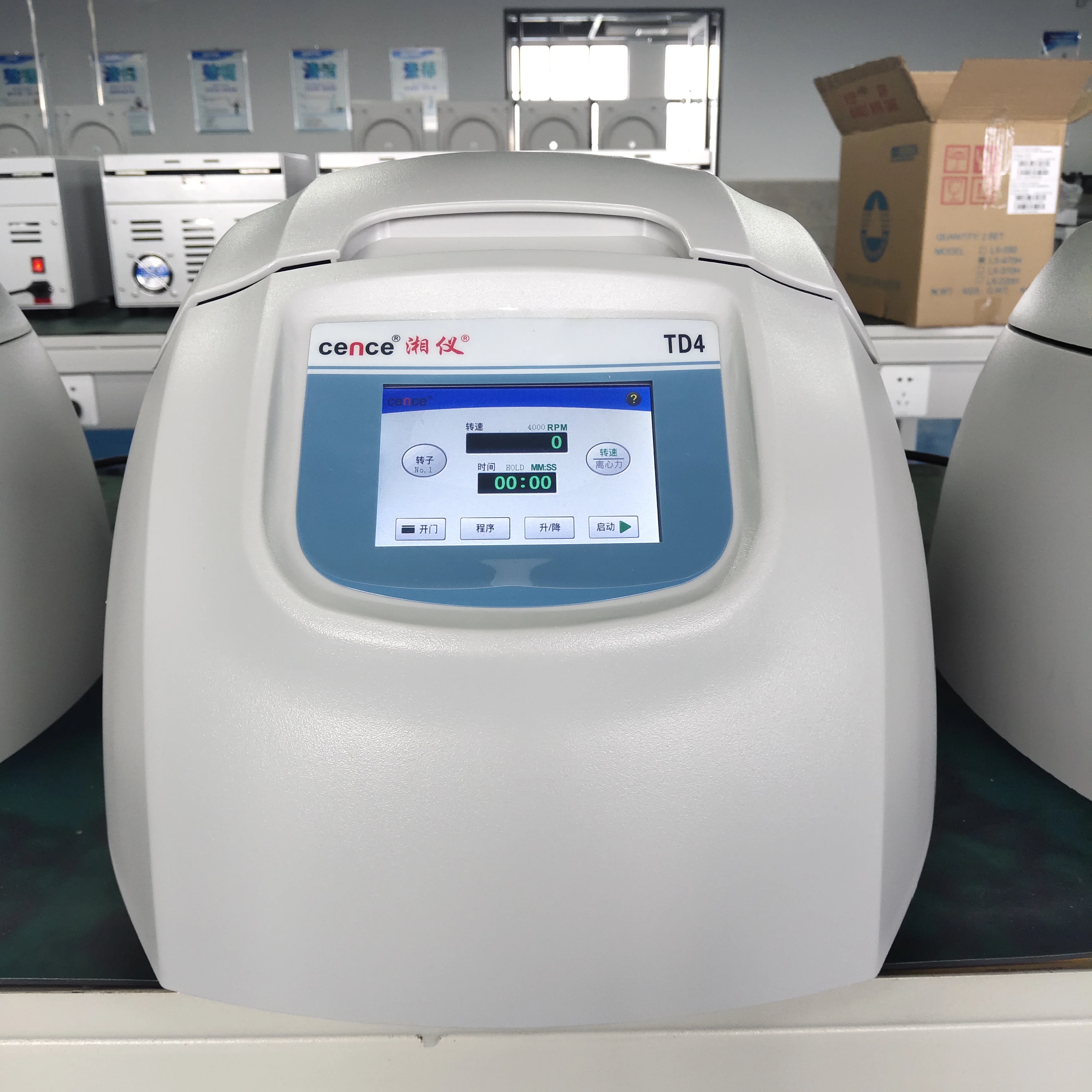 Blood Centrifuge TD4
