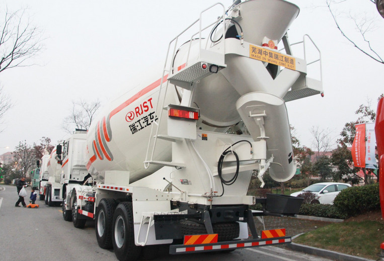 12m³ Cubage Mixer Concrete Truck With ZF8118 Steering Gear Box