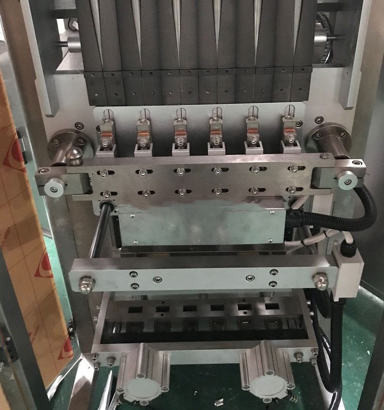 Food / Beverage Automatic Packaging Machine for Hotels Garment Shops