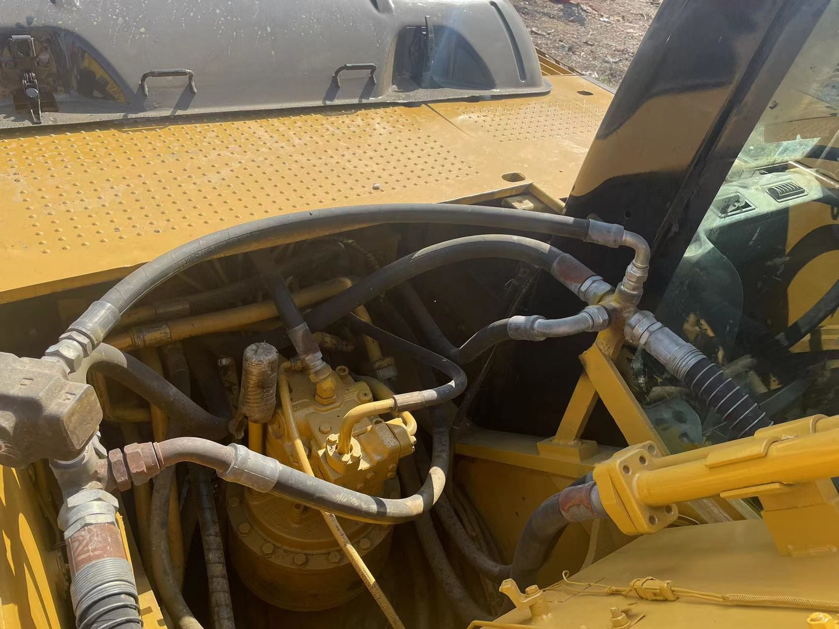 Used Caterpillar 325D hydraulic Excavator 1.5m3 140KW Rated Power made in Japan