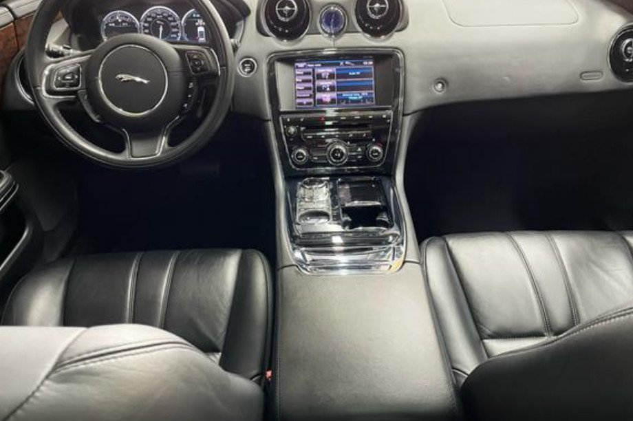 Jaguar XJ 2013 XJL 3.0 SC Panoramic Business Edition Large Car Gasoline 3.0T 340HP V6 8-speed Manual