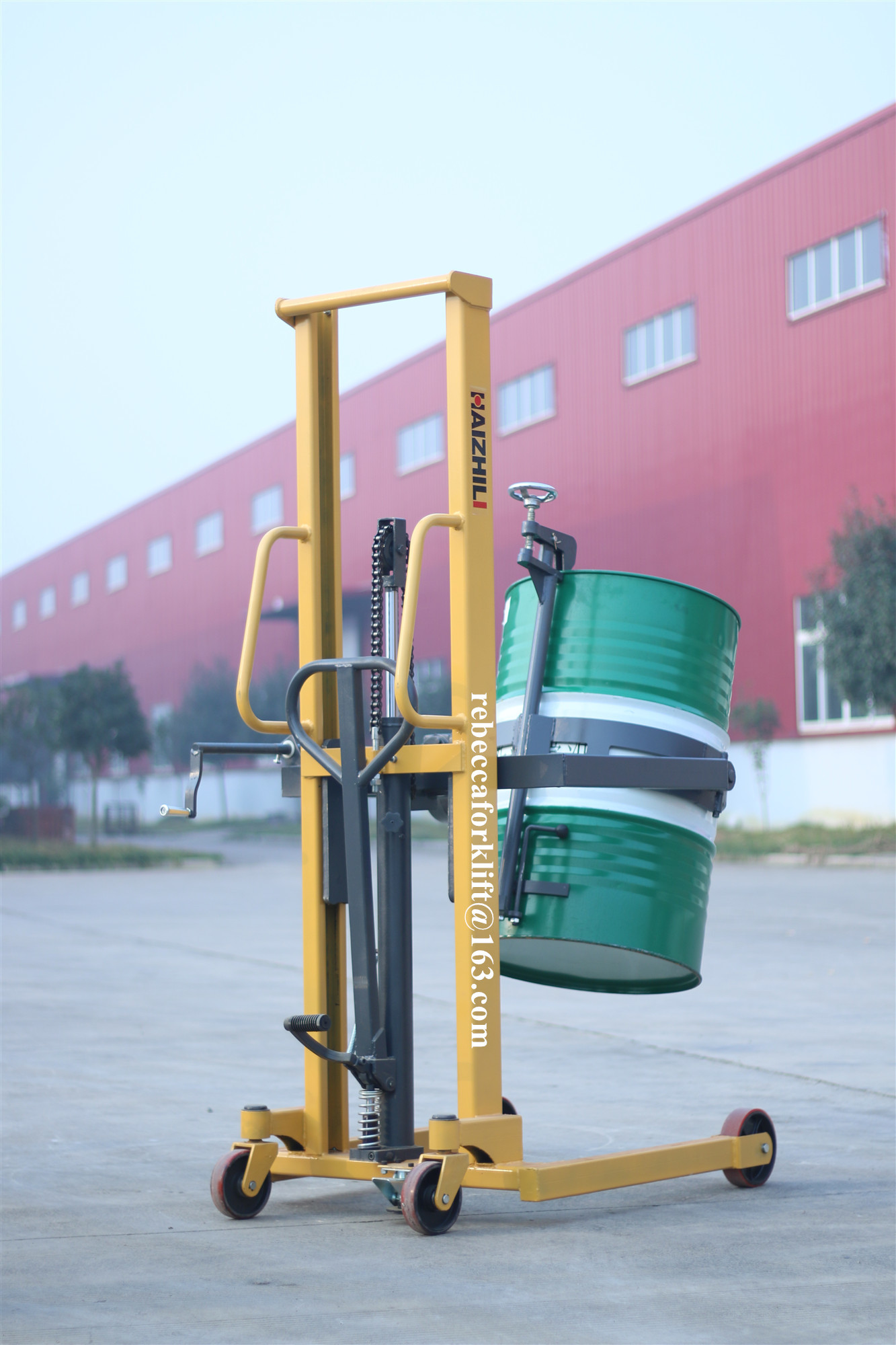 Compact Structure Drum Lifter Trolley With Hooper 350KG 1.46M Lifting Height