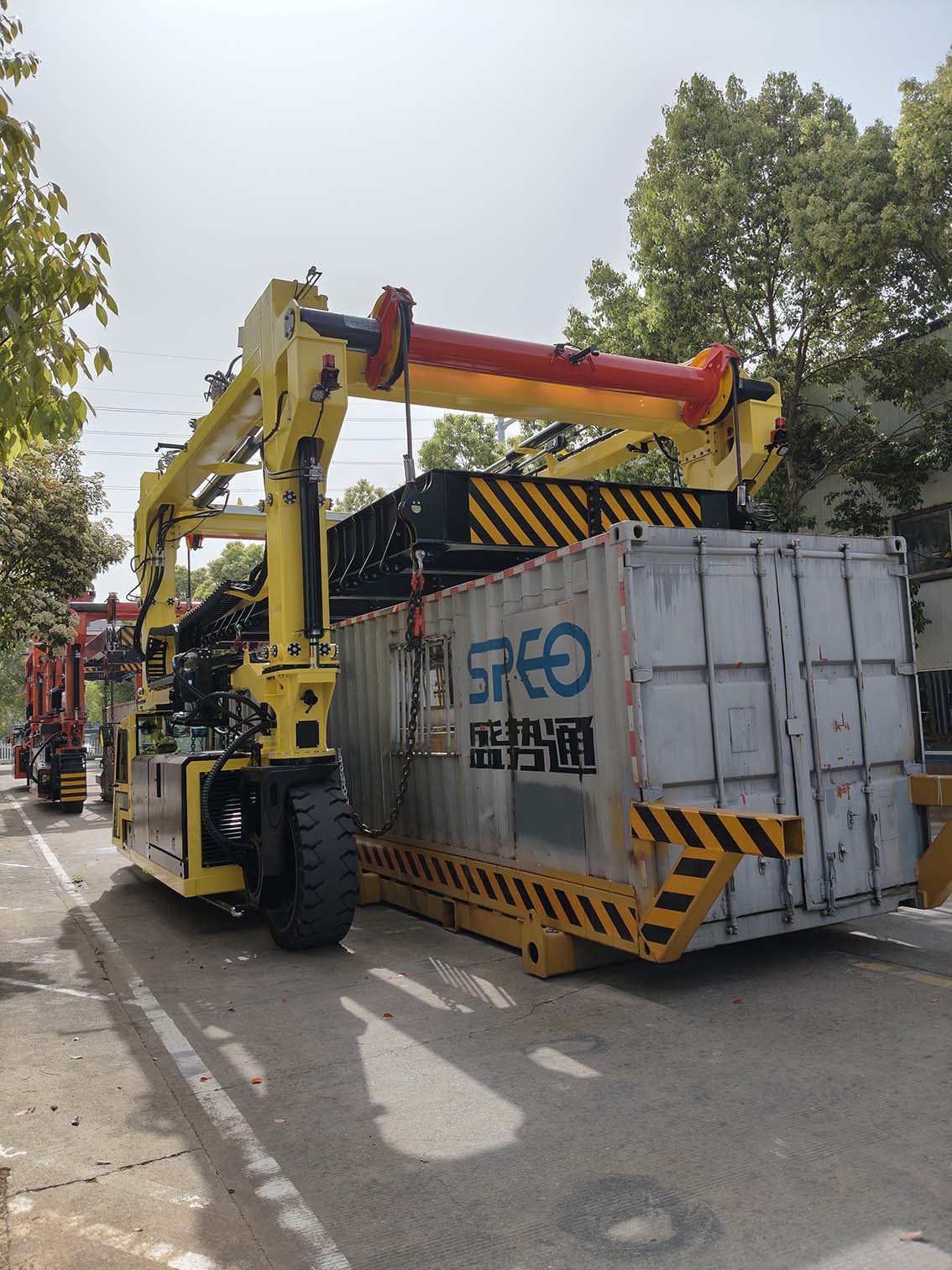 SPEO Straddle Carrier Heavy-Duty Handling for Oversized Cargo