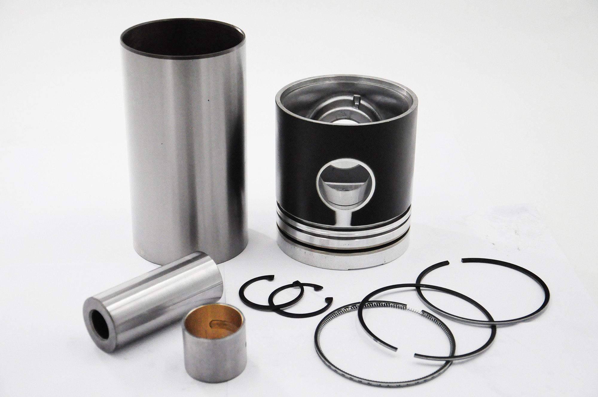 Liner Kit Doosan Excavator Parts D2366T Overhaul Kit Piston Piston Ring Set