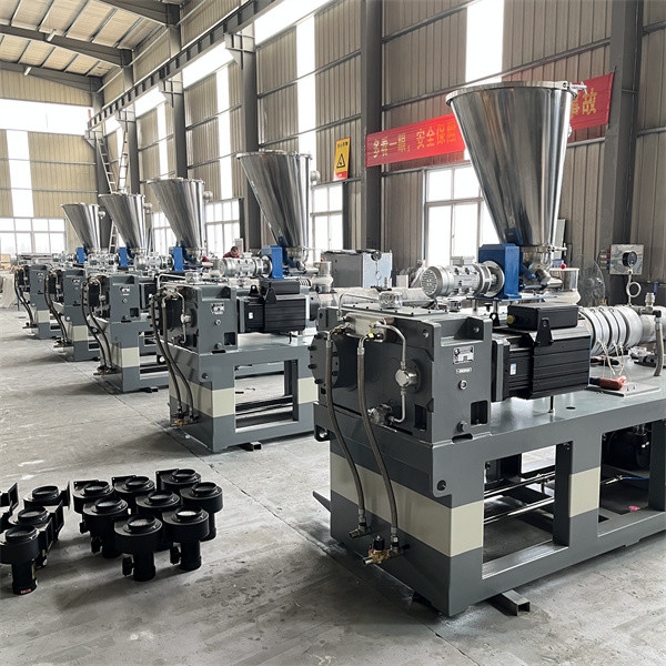 High Capacity UPVC Pipe Extrusion Line Plastic CPVC Pipe Making Machine For Drainage Pipe