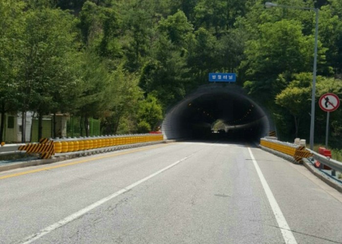 Anti Collision Safety Roller Barrier Better Flammability For Intricate Crossroads