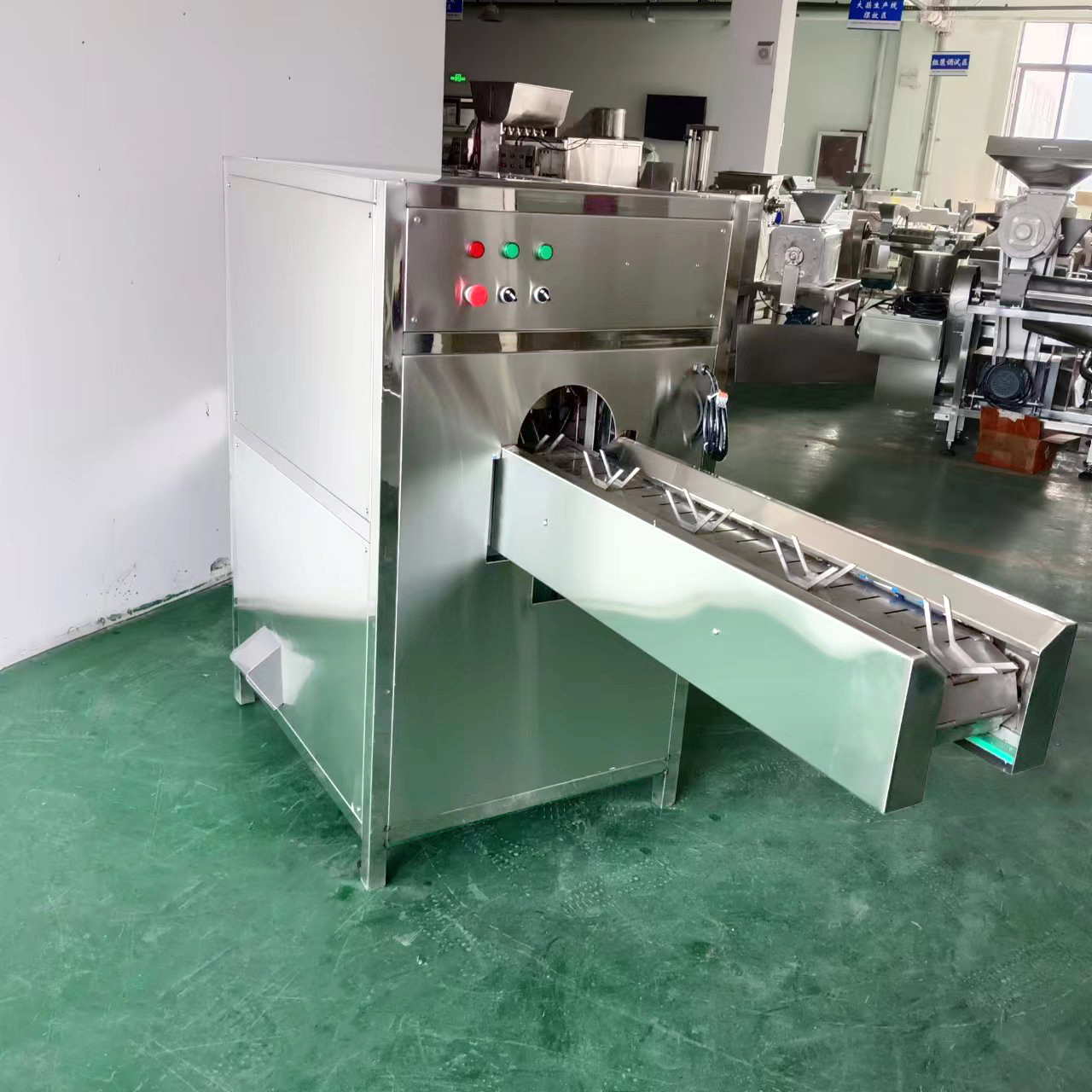 Factory Derectly Selling Onion Automatic Tail Removal Machine Root Cutting Machine