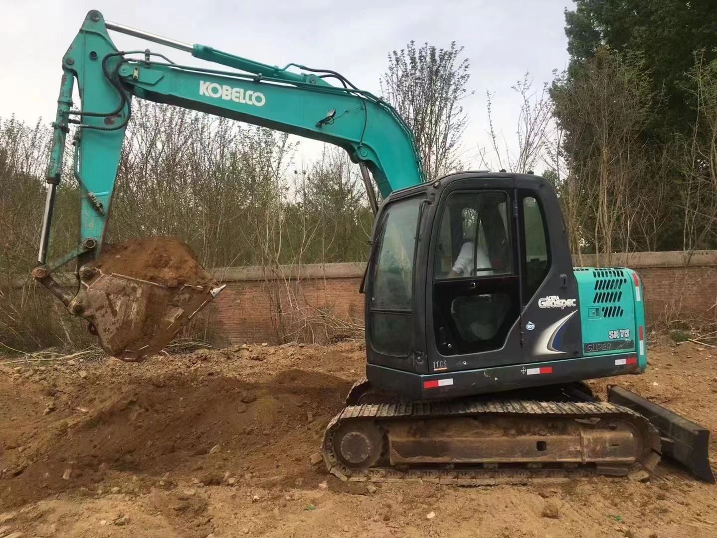 Second Hand Kobelco Excavator, 13.5 Ton In Good Condition And For A Good Price