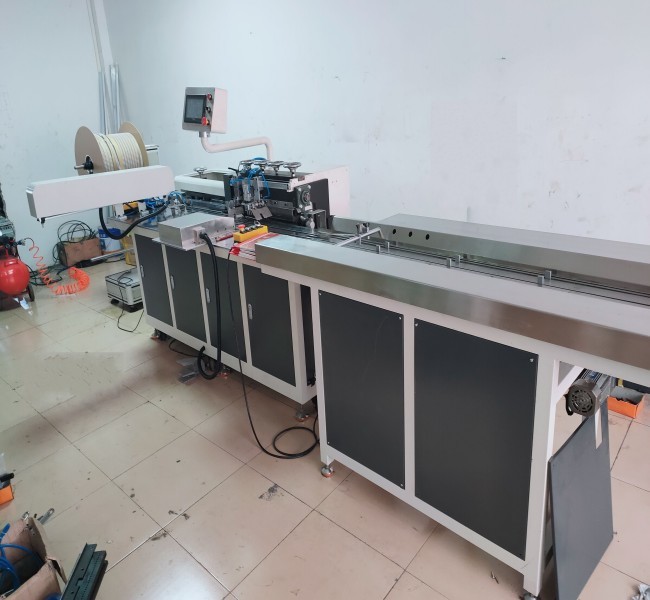 DWN-520 Automatic Feed /Punch Cover And Inner Seperately/ Adjust The Hole/Automatic Binding Machine