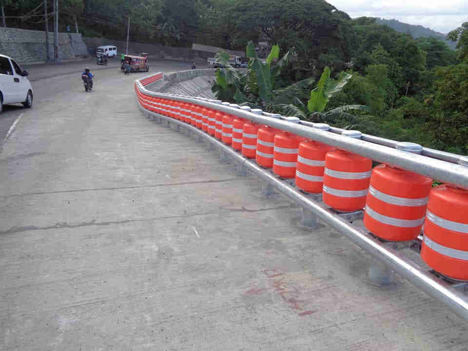 New Rotating Guardrail highway Rotating Guardrail And Pu Foam Roller Guardrail