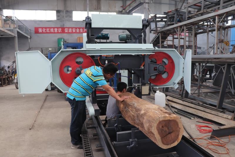 Diesel Engine Portabe Horizontal Band Saw Cutting Machine For Wood